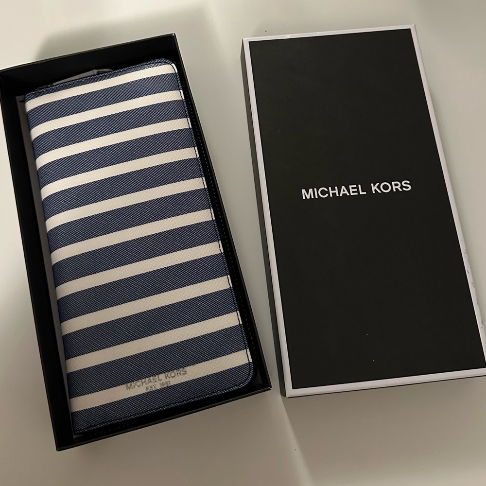 Michael Kors Wallet NWT